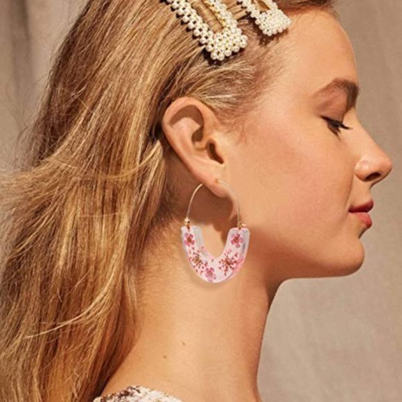 ♡ Flower Resin Hoop Earrings ♡ - Picture 5 of 6